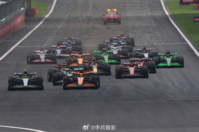 2024年F1中國大獎賽沖刺賽發(fā)車片刻